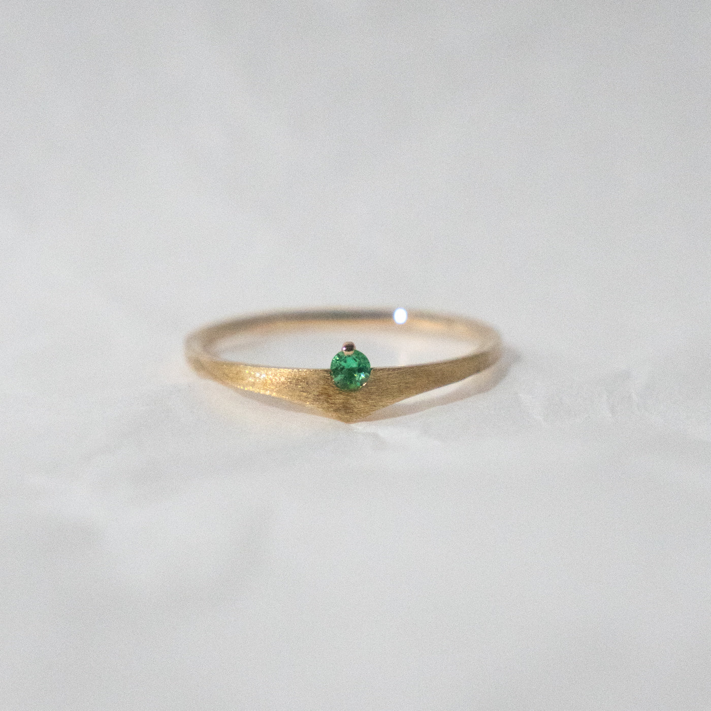 HAVITAS  Sunset ring emerald  K10YG