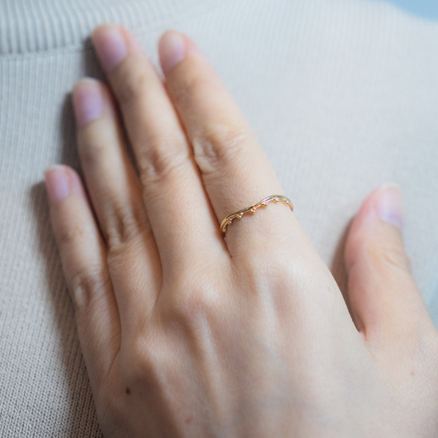 HAVITAS "URD" petit curve ring K18YG