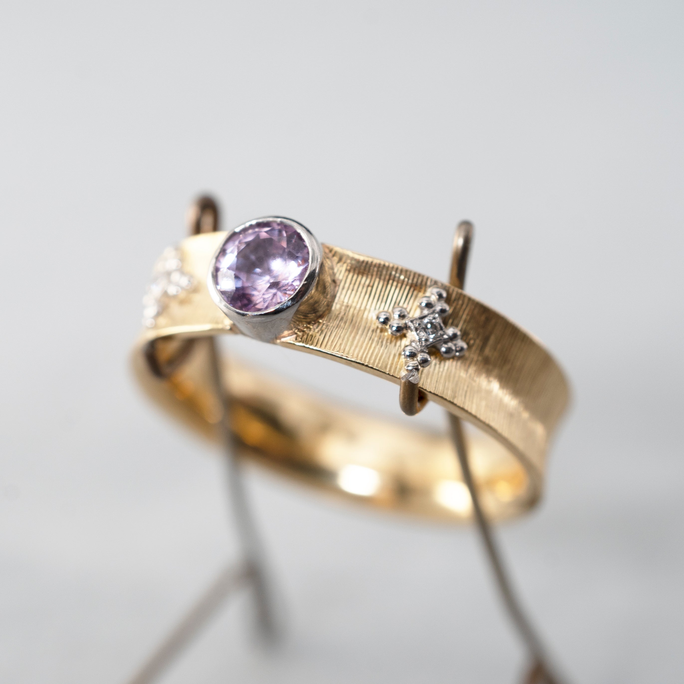 LUCA TOSCANO / Three Delight Ring パープルサファイヤ x ダイヤ x K18 x Pt900